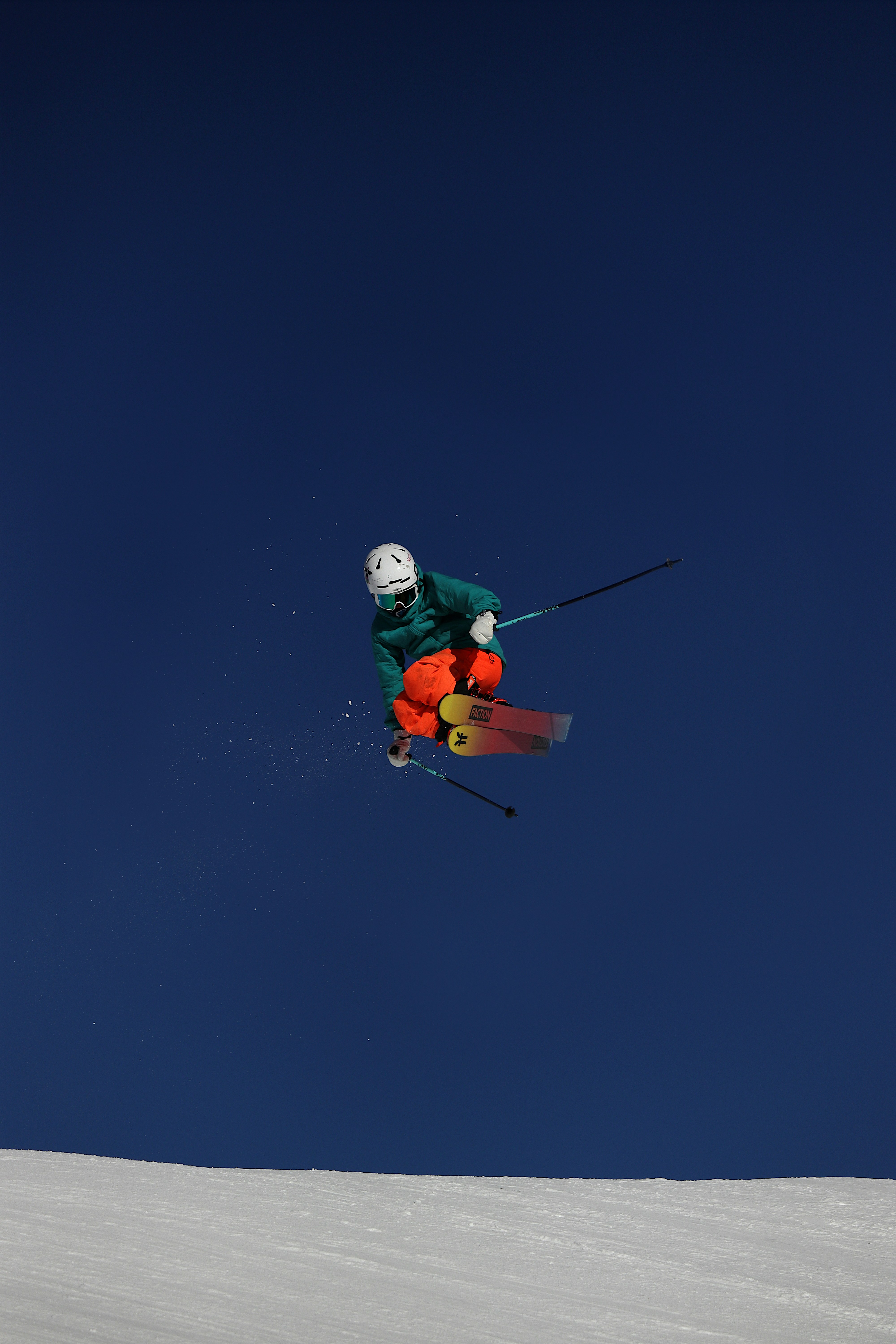 Freestyle skiing tricks