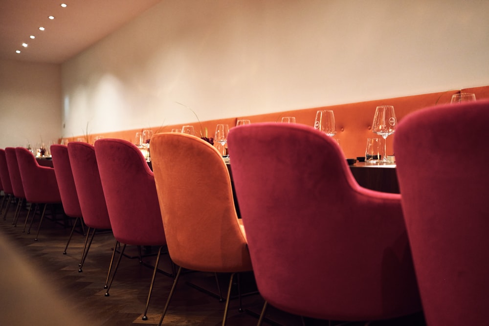 a row of red chairs sitting next to each other