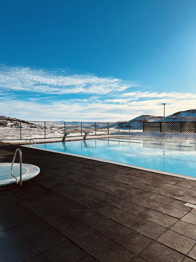Termy — jacuzzi z widokiem na góry