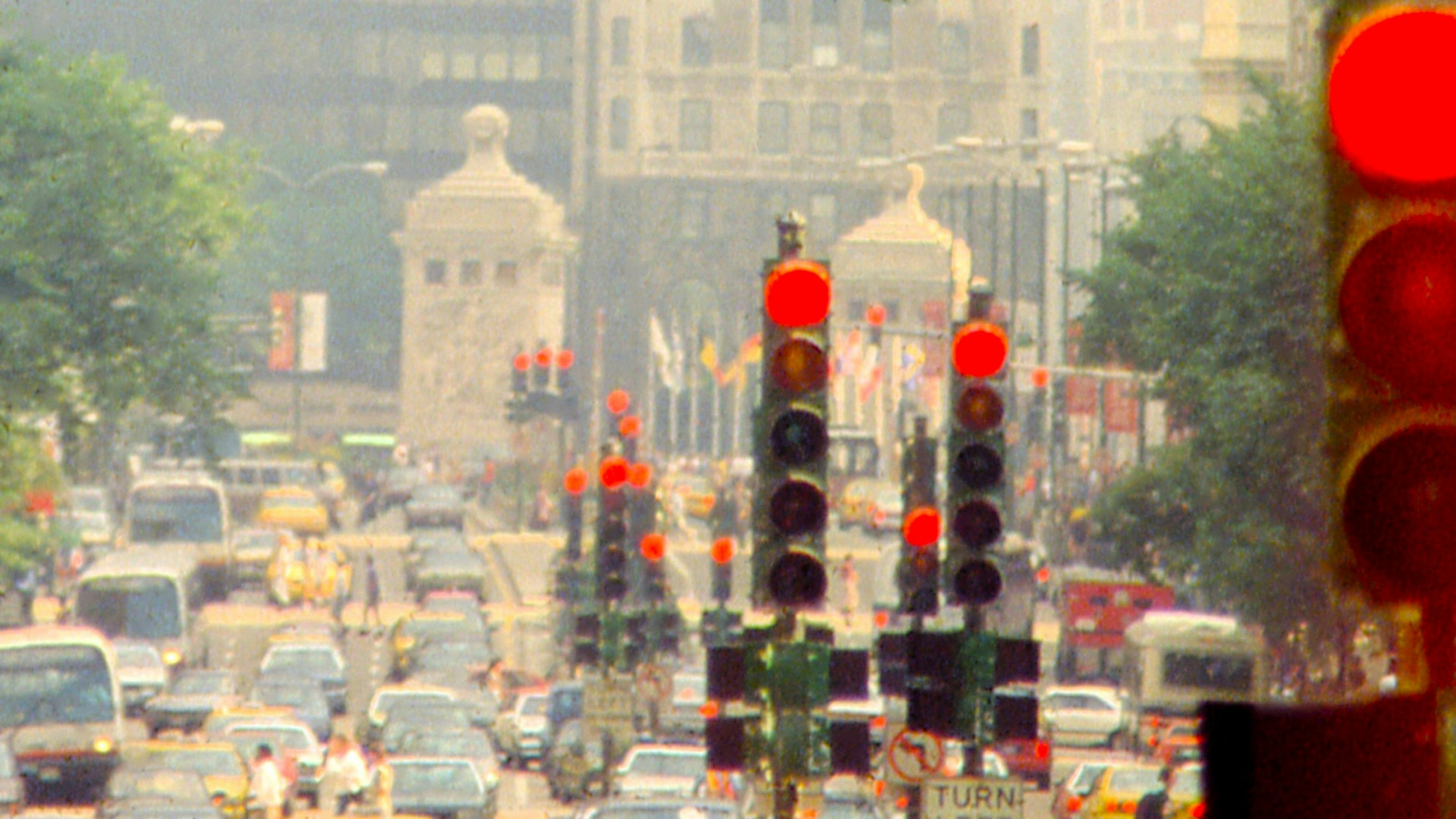a busy city street filled with lots of traffic