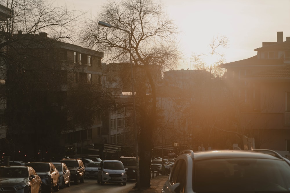 a city street filled with lots of parked cars