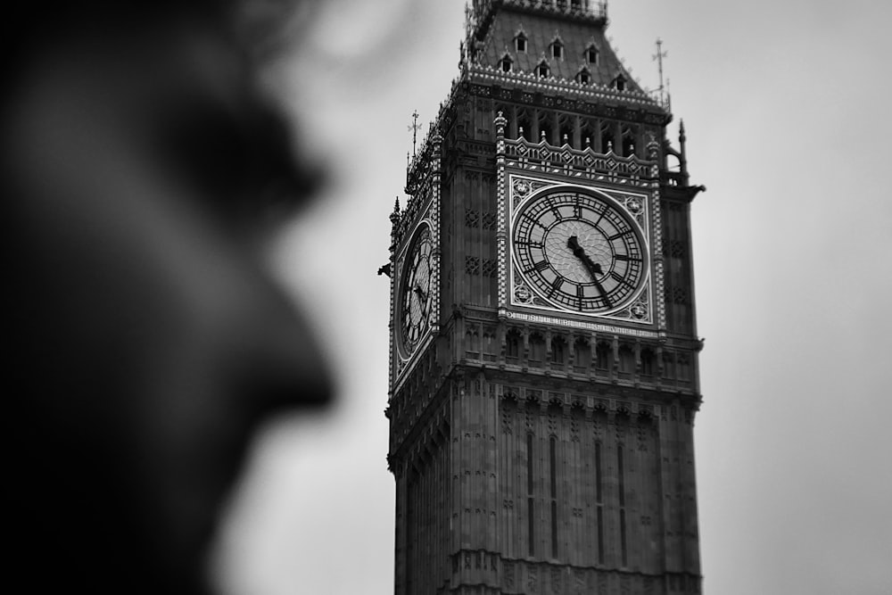 a black and white photo of the big ben clock tower