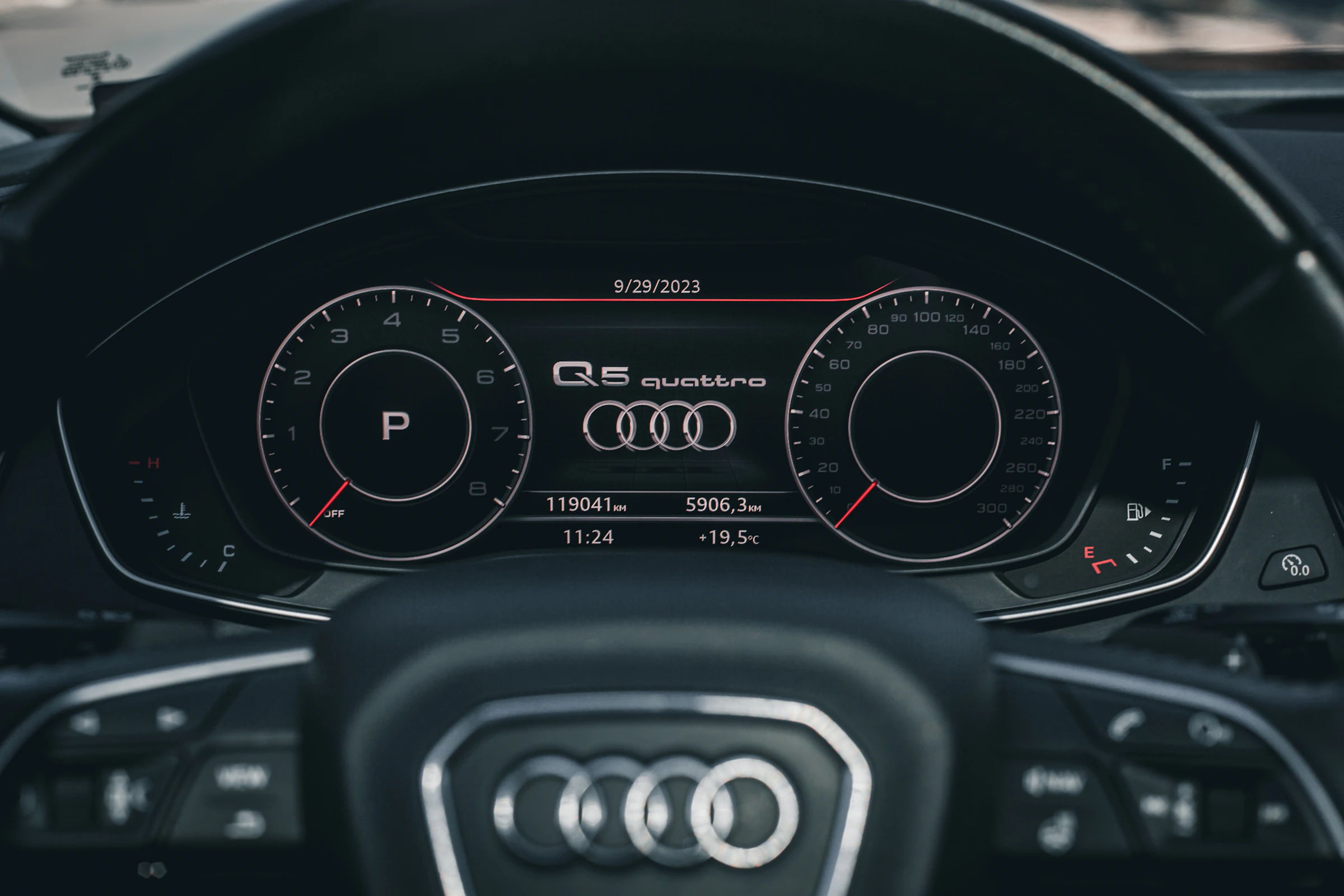 Digitales Kombiinstrument im Cockpit