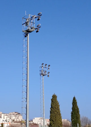 a tall metal pole with a bunch of lights on top of it
