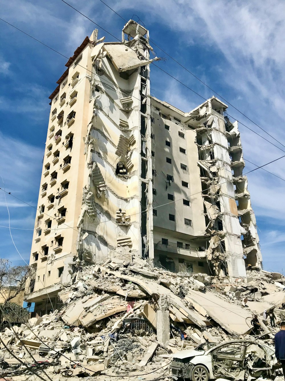a very large building that has a bunch of rubble on it