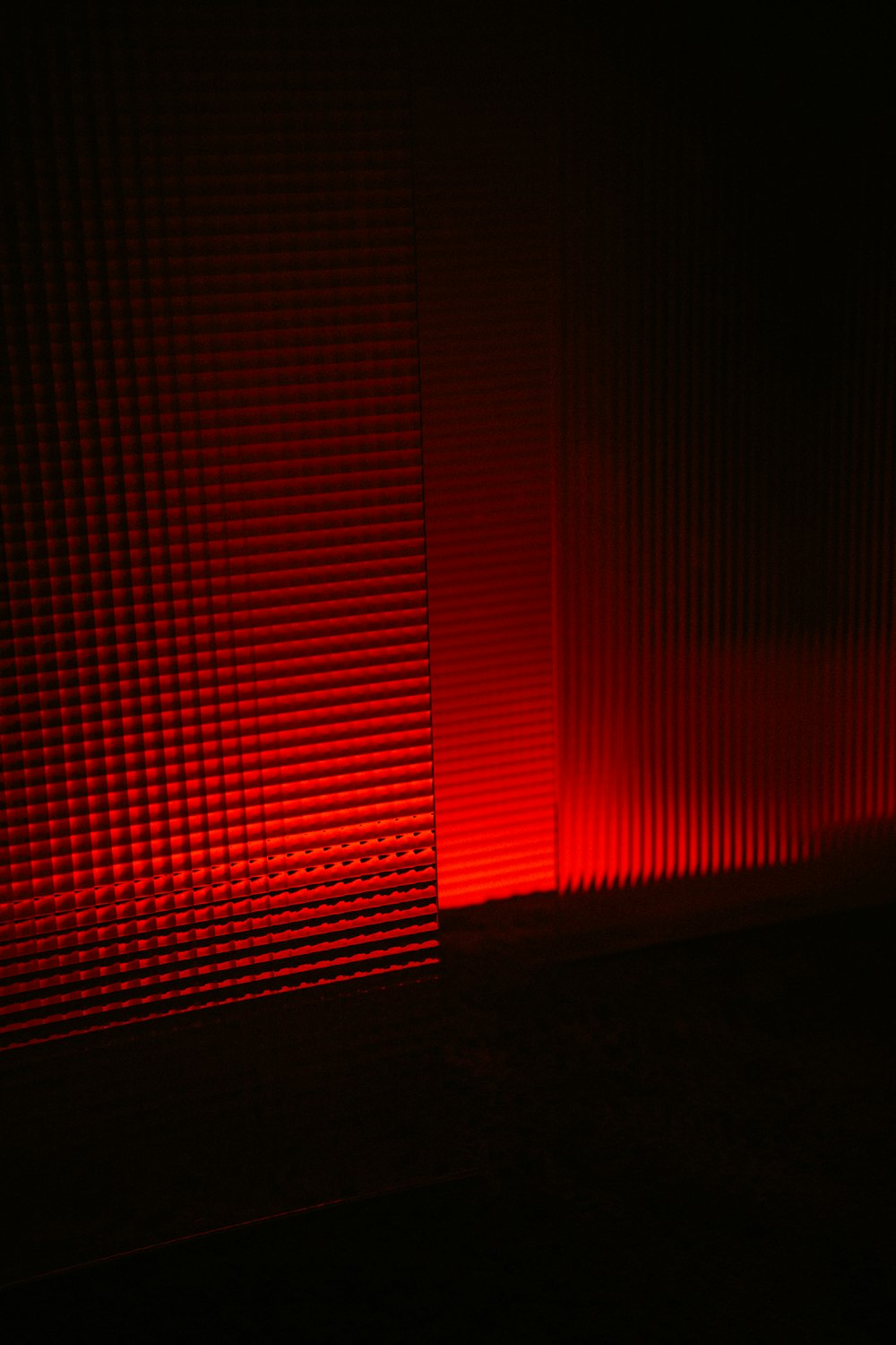 a red light is shining on a wall