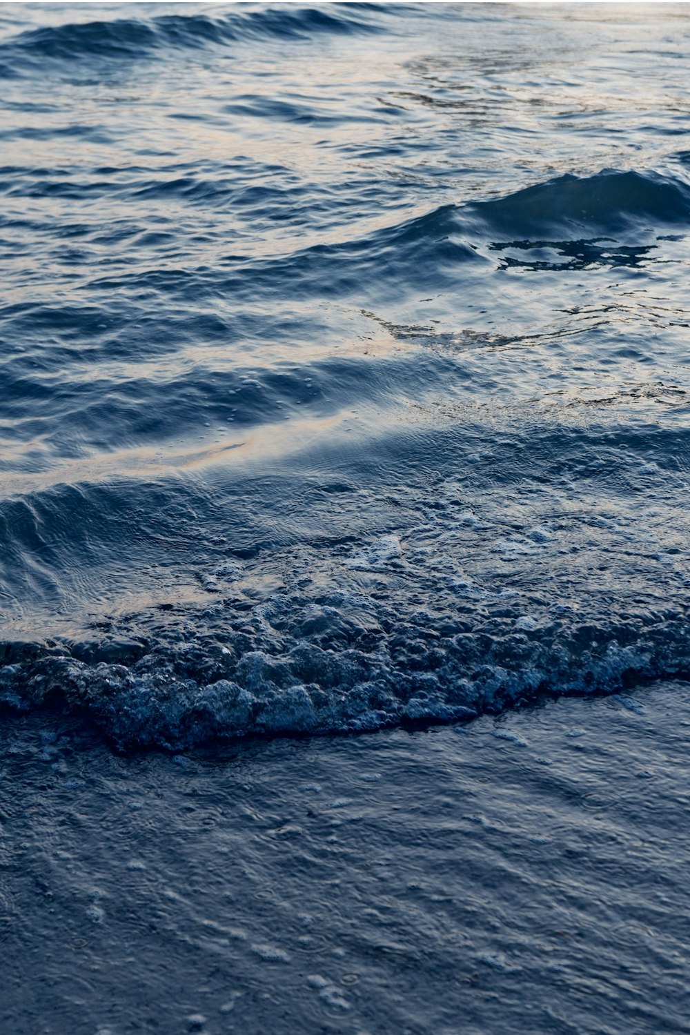 a wave is coming towards the shore of the ocean