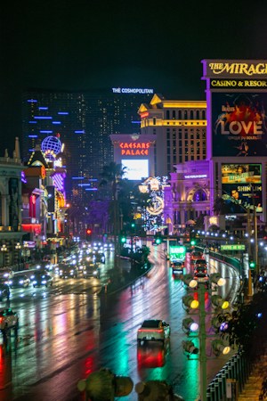 Busy Las Vegas street at night with neon lights, the kind of overnight resort corridor traffic affected by Sands Avenue and Las Vegas Boulevard lane cuts