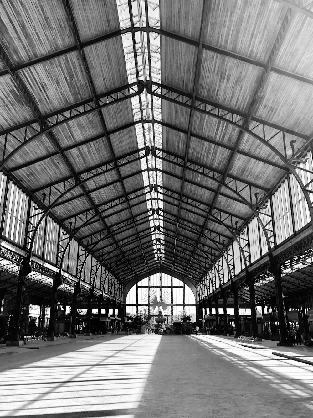 a black and white photo of a large building