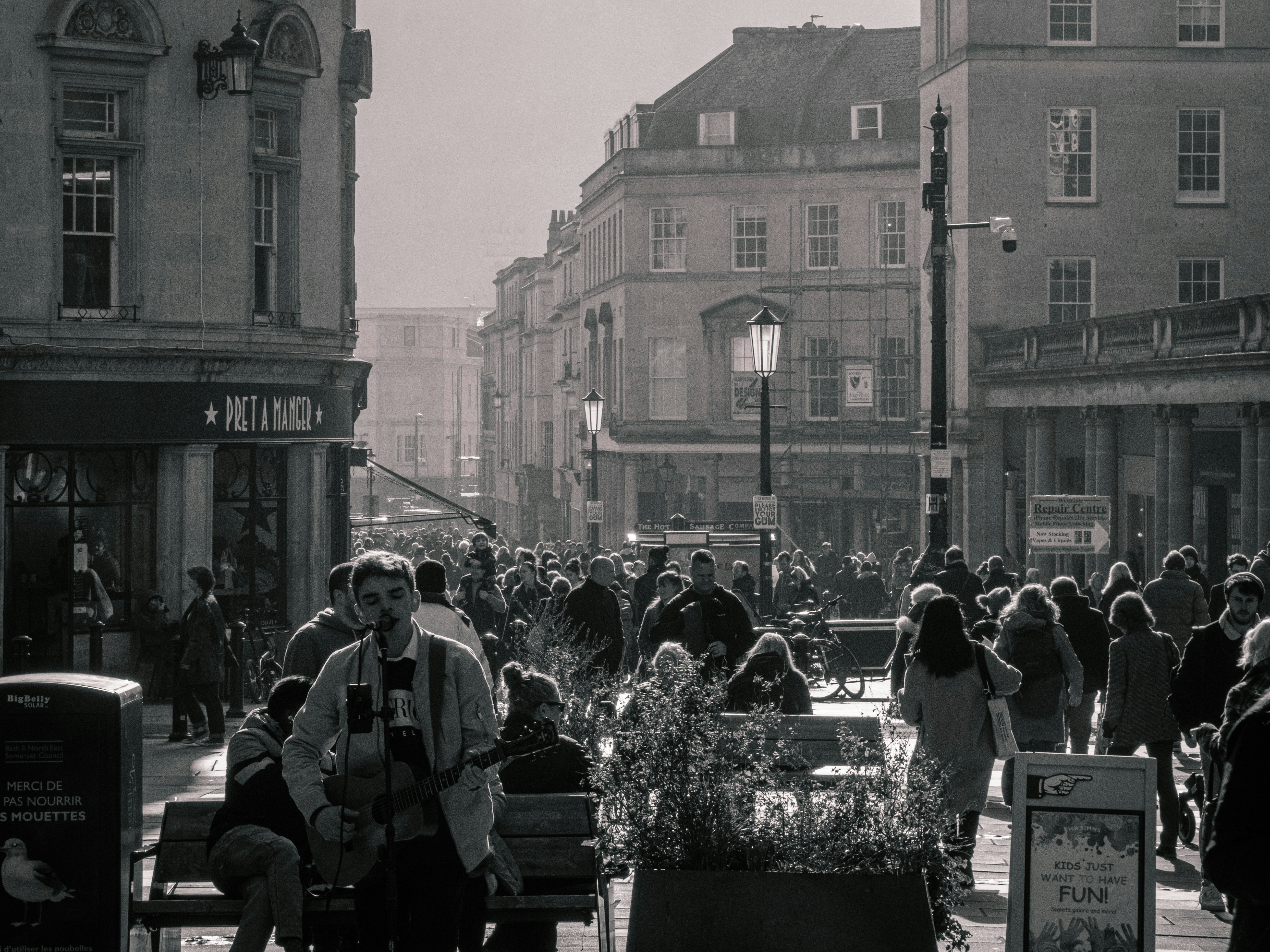 Busy street scene in River North - Chicago rental market trends