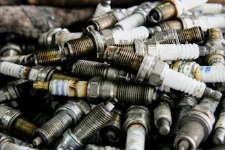 a pile of different types of screws on top of each other