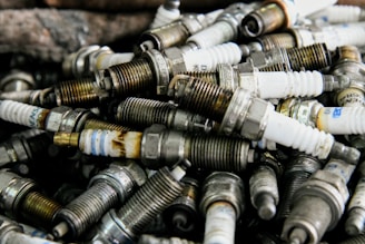 a pile of different types of screws on top of each other