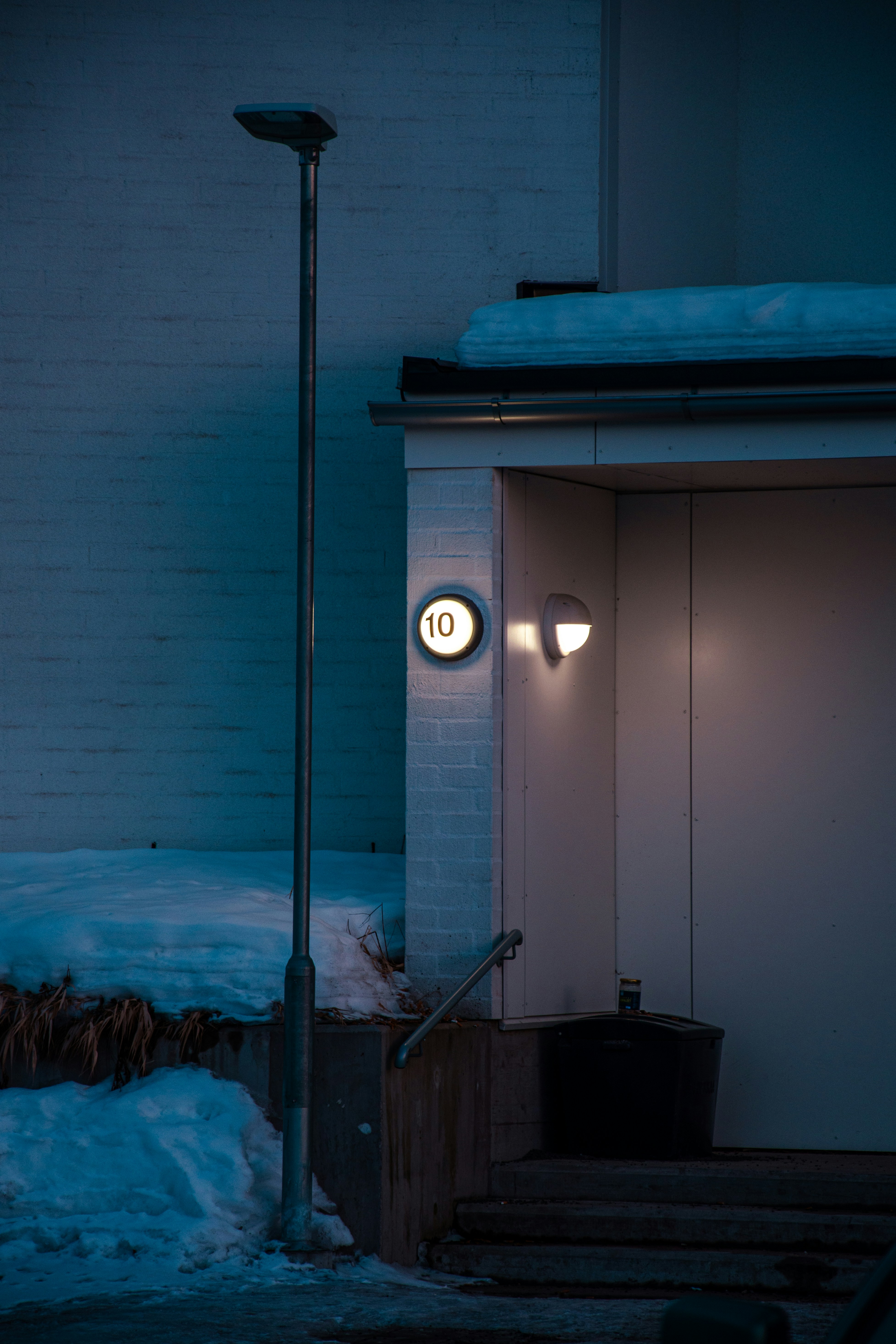 a street light sitting next to a building