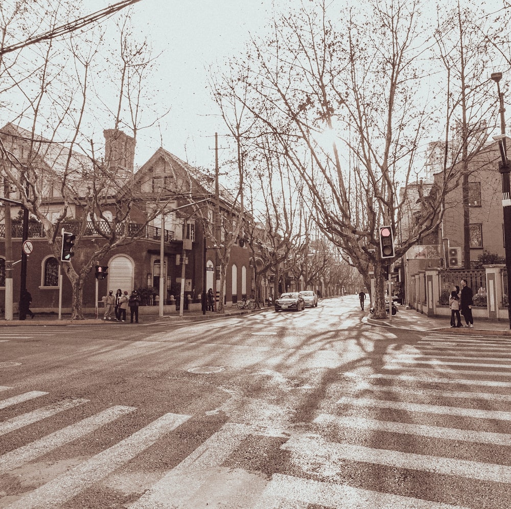 a black and white photo of a city street