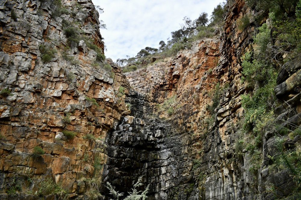 a very narrow canyon with a very steep cliff