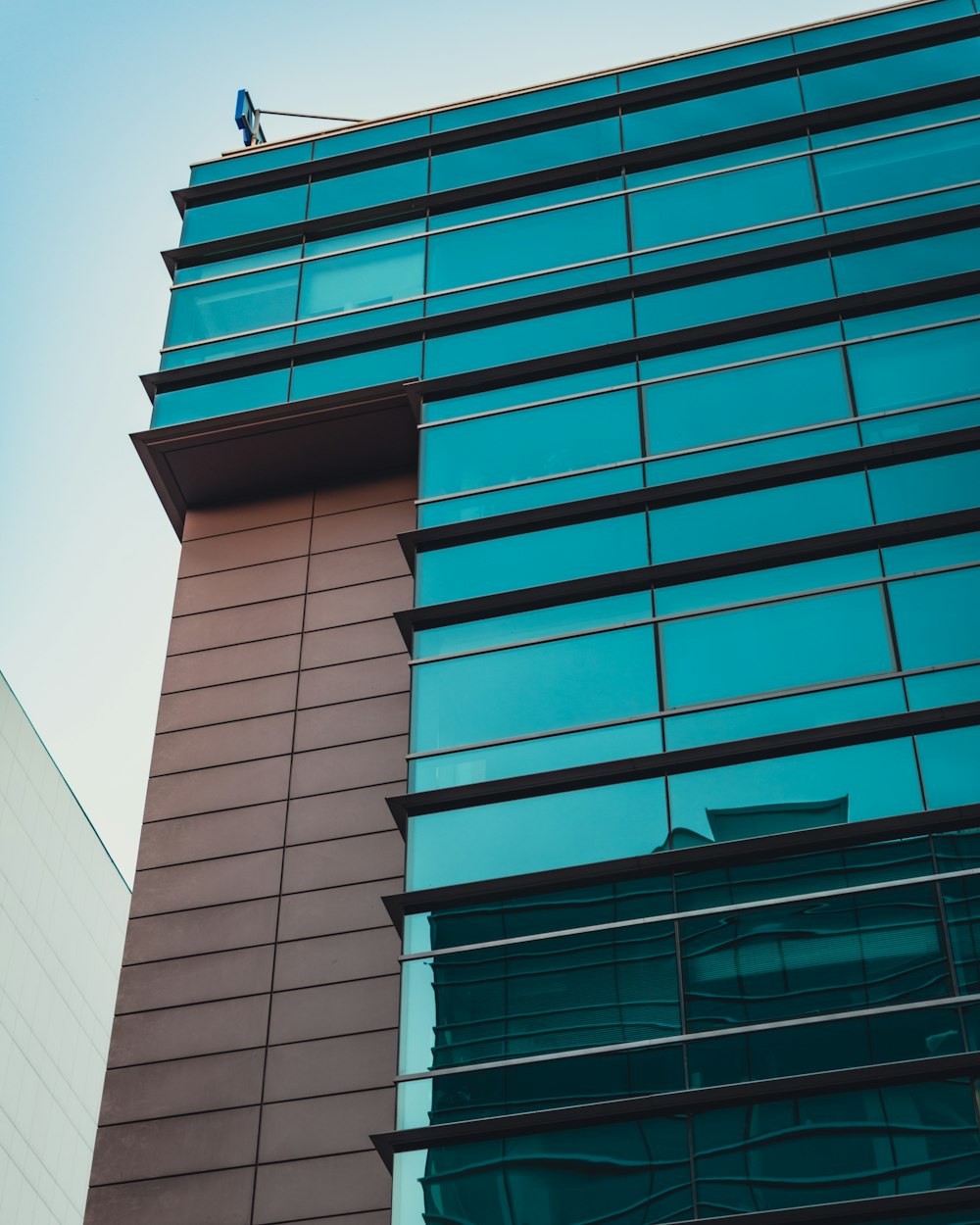 a tall building with a sky background