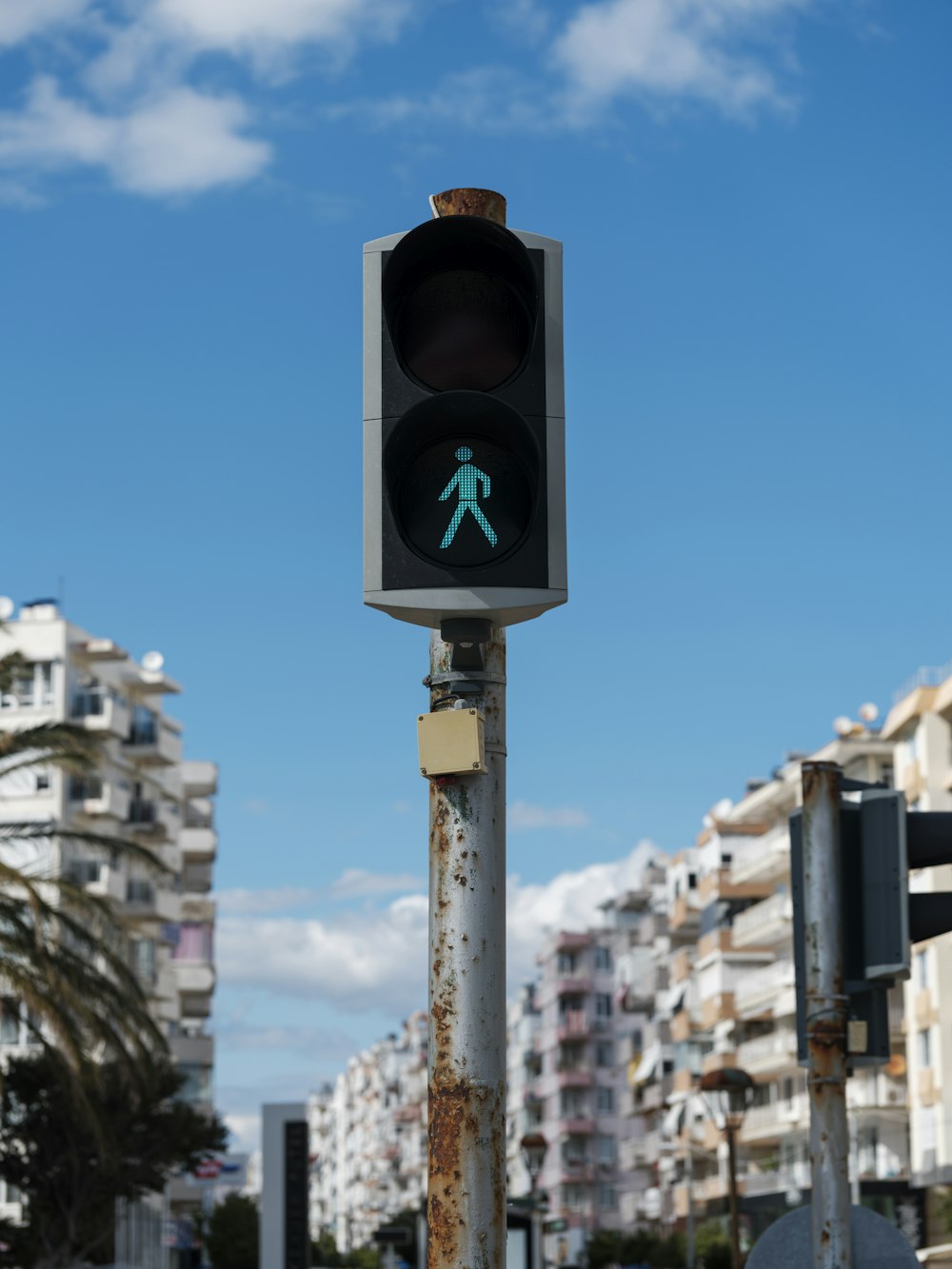 a traffic light with a pedestrian sign on it