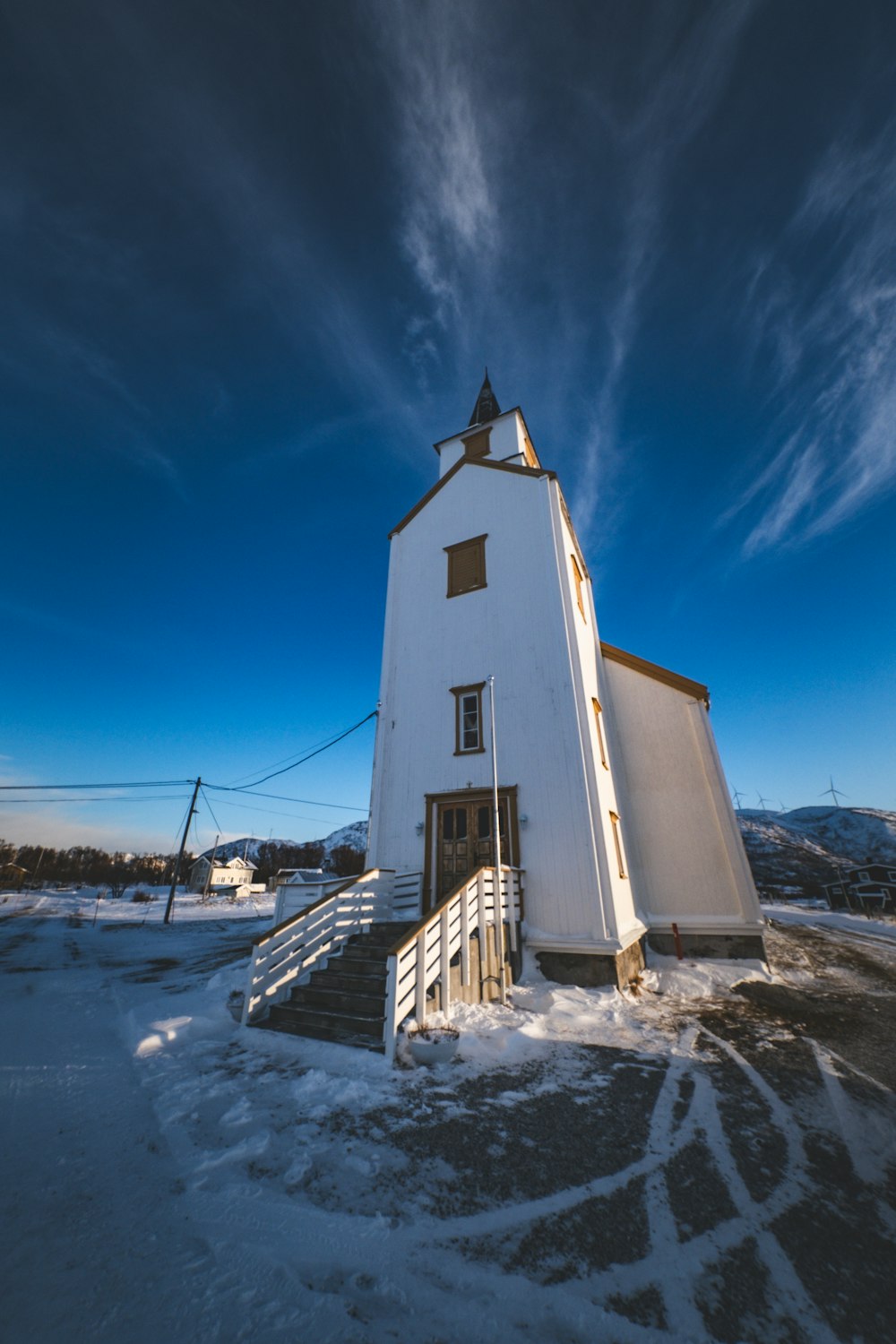 a small white building with a steeple on top of it