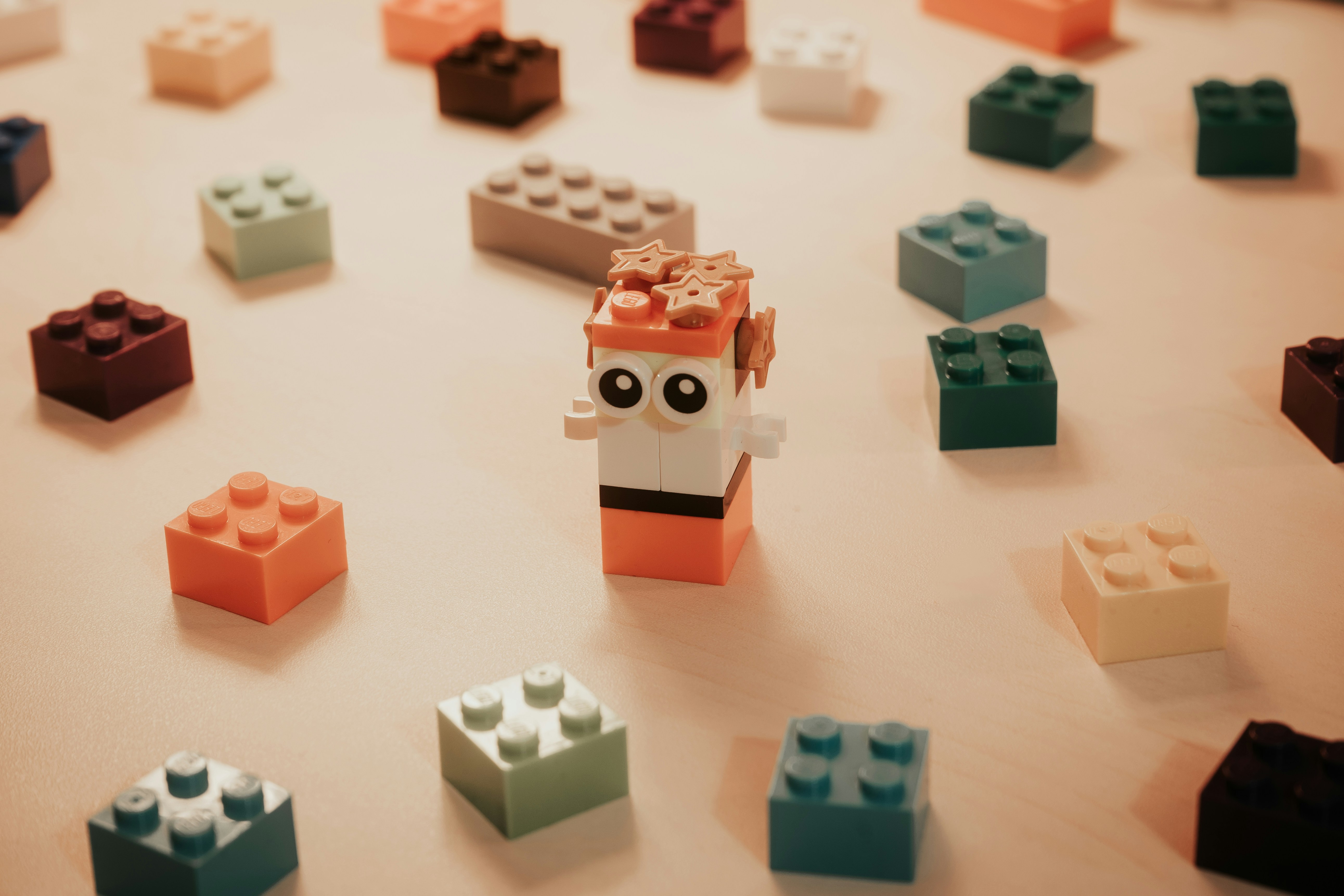 a group of legos sitting on top of a table