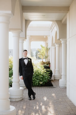 photography poses for men,how to photograph a man in a tuxedo poses for a picture