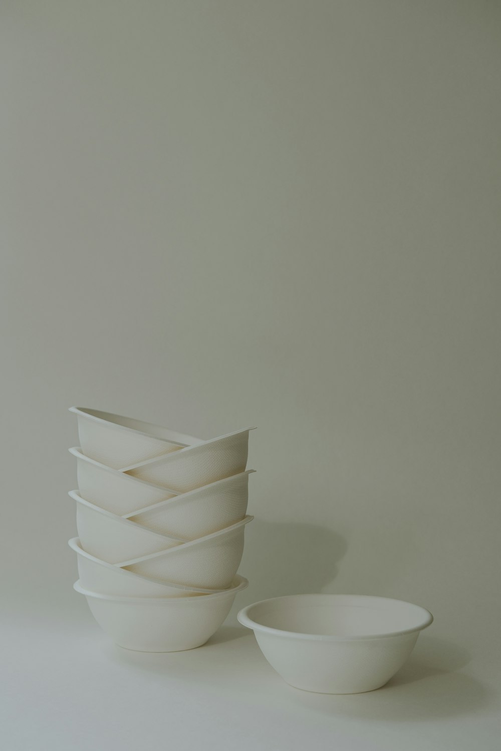 a stack of white bowls sitting next to each other