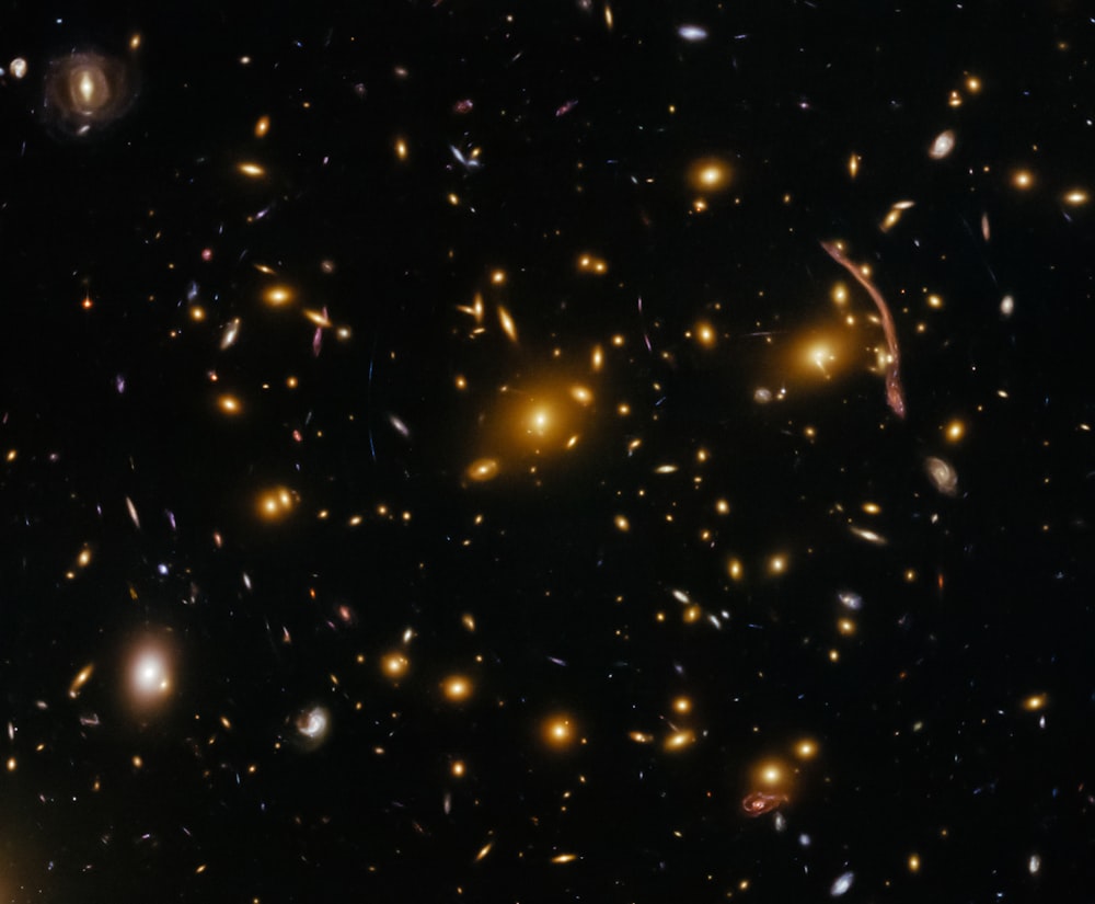 a large group of objects that are in the dark