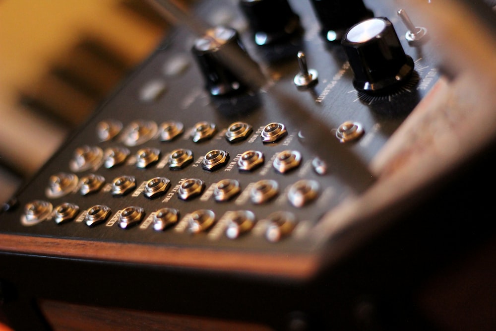 a close up of a musical instrument with many knobs