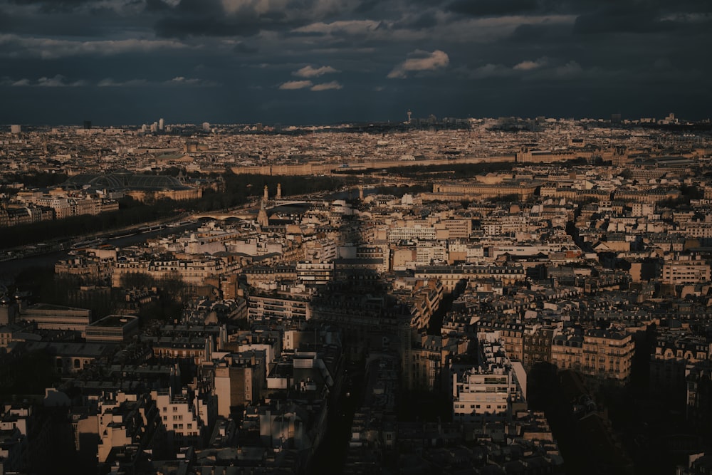 Une vue aérienne de la ville de Paris
