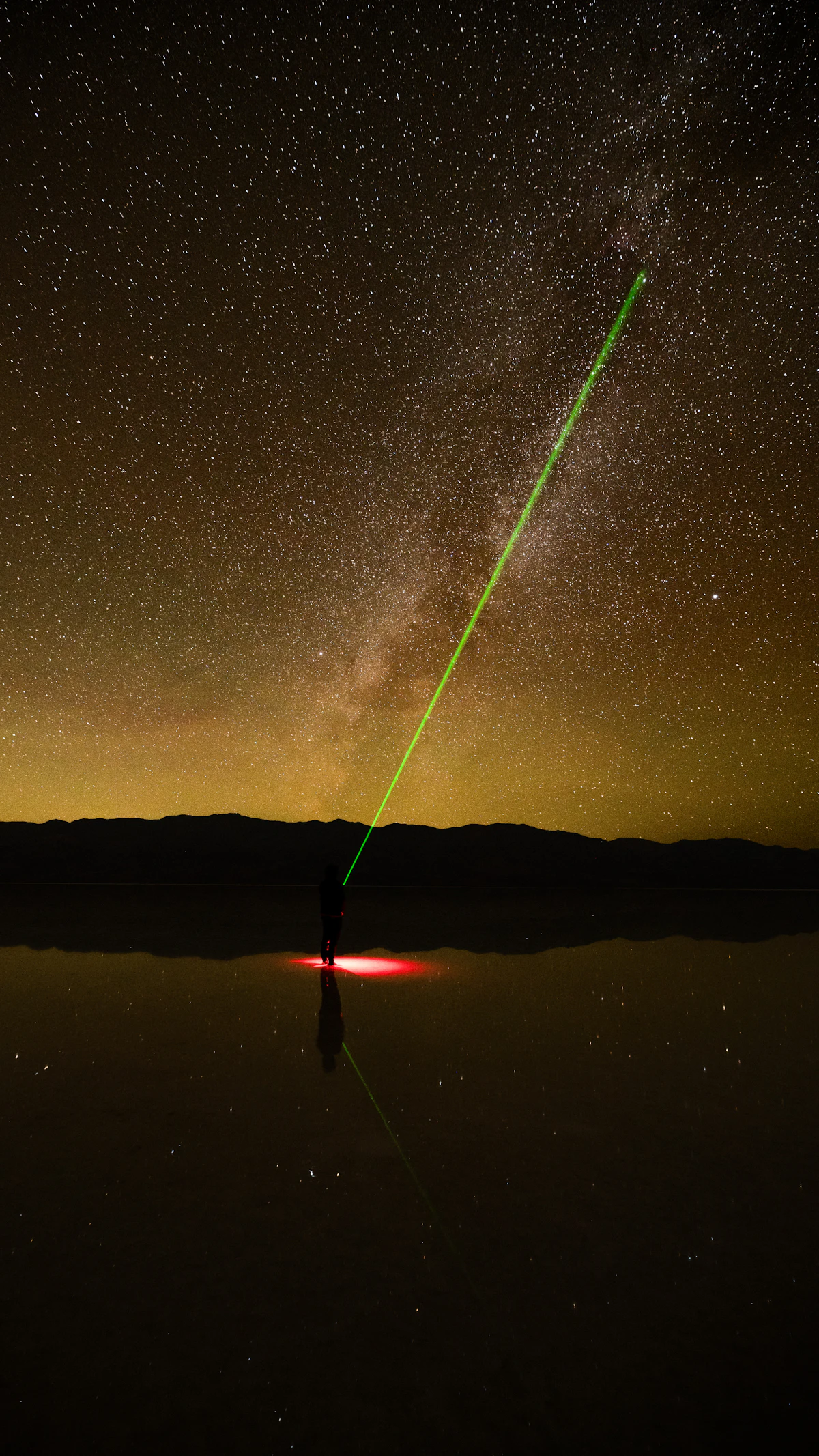 Faisceaux de laser atmosphérique dans l'air