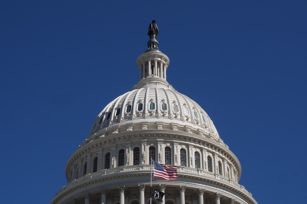 a view of the dome of the u s capitol building