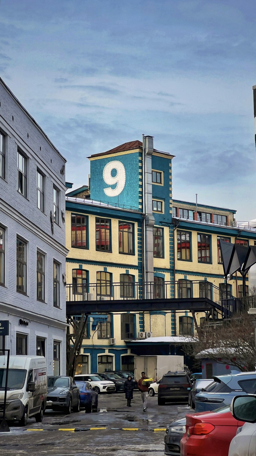 a group of cars parked in front of a building