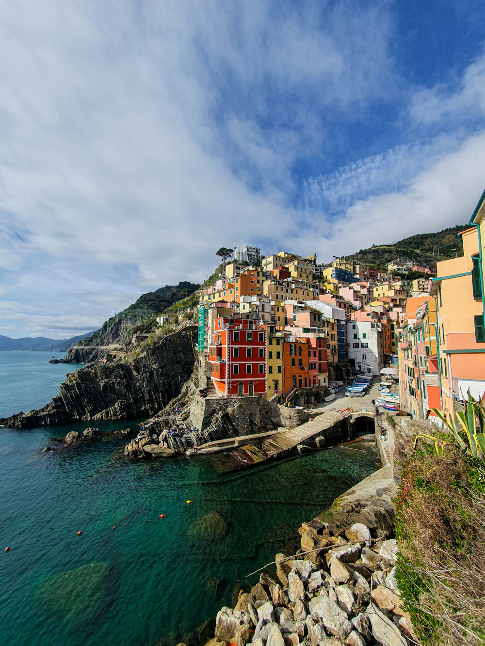 a small village on the shore of a body of water