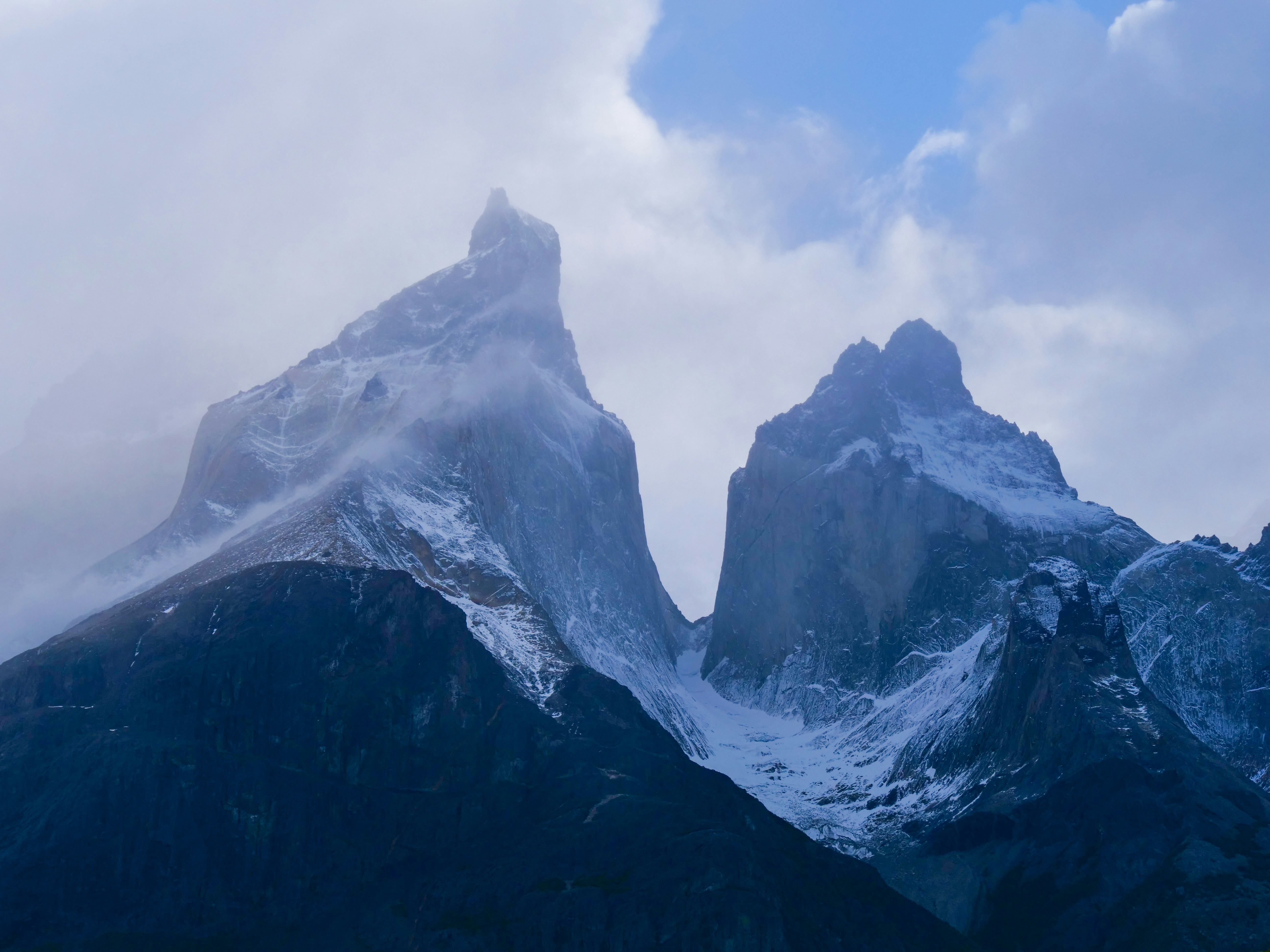 https://images.unsplash.com/photo-1710444387561-27dd13d92aa1?ixid=M3w2MjYzNjJ8MHwxfHNlYXJjaHwxMHx8Q2hpbGklMjdzJTIwR3JpbGwlMjAlMjYlMjBCYXJ8ZW58MHwwfHx8MTczMDM5NTg5M3ww&ixlib=rb-4.0.3