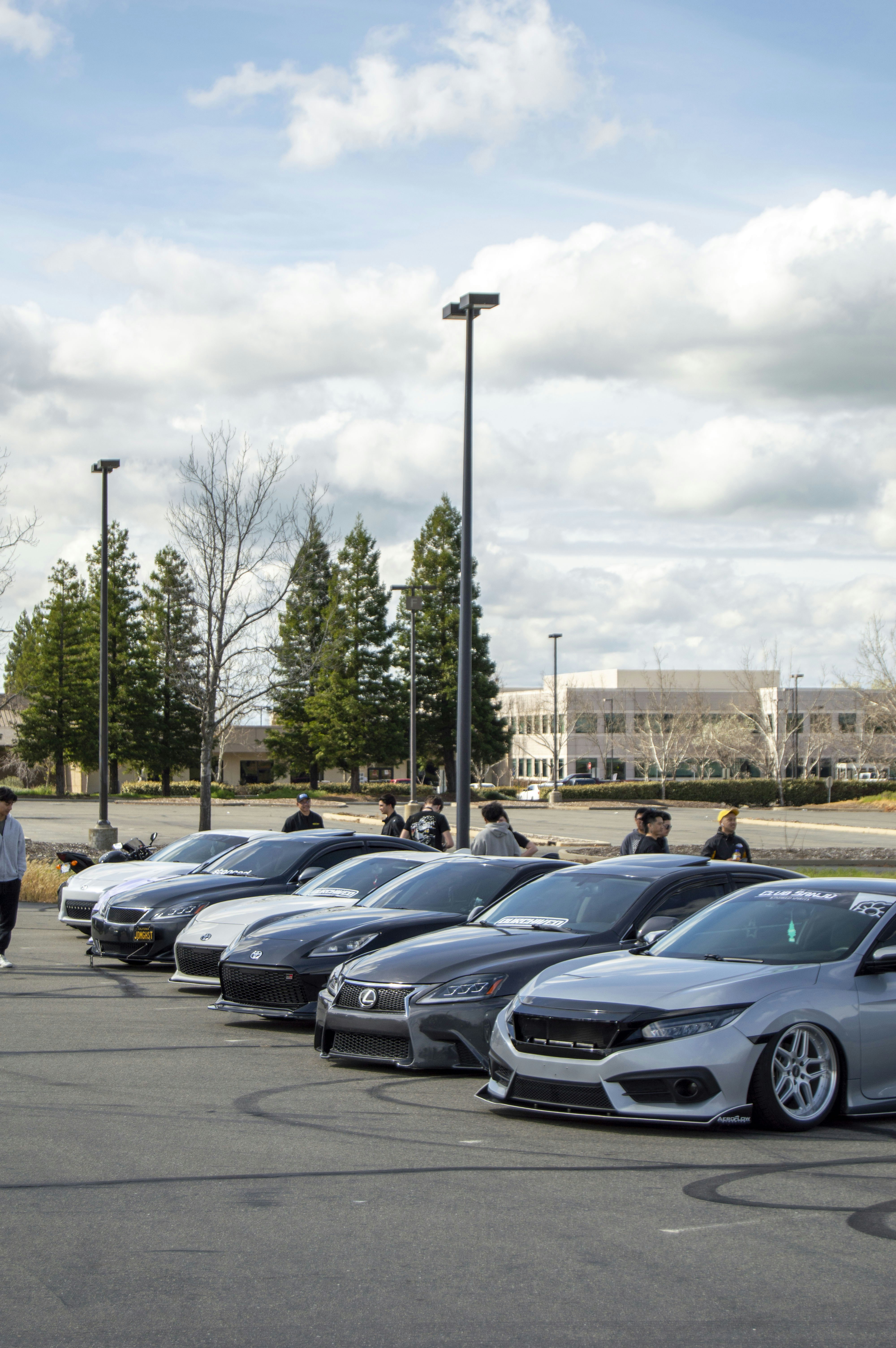a parking lot filled with lots of parked cars