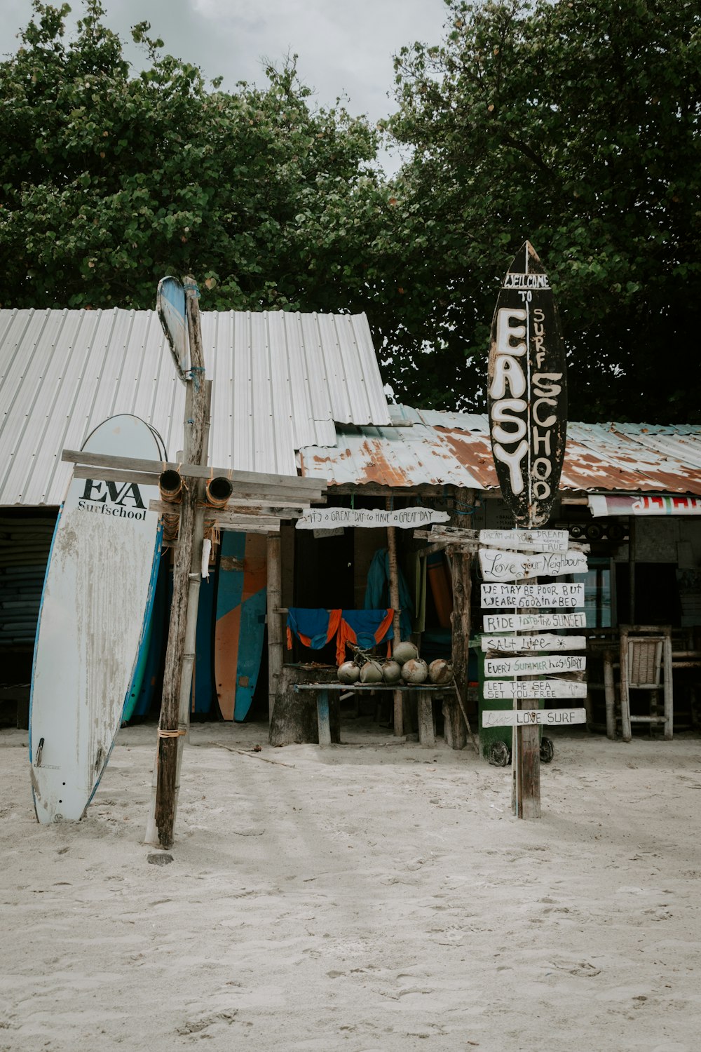 a surfboard leaning up against a pole in front of a building