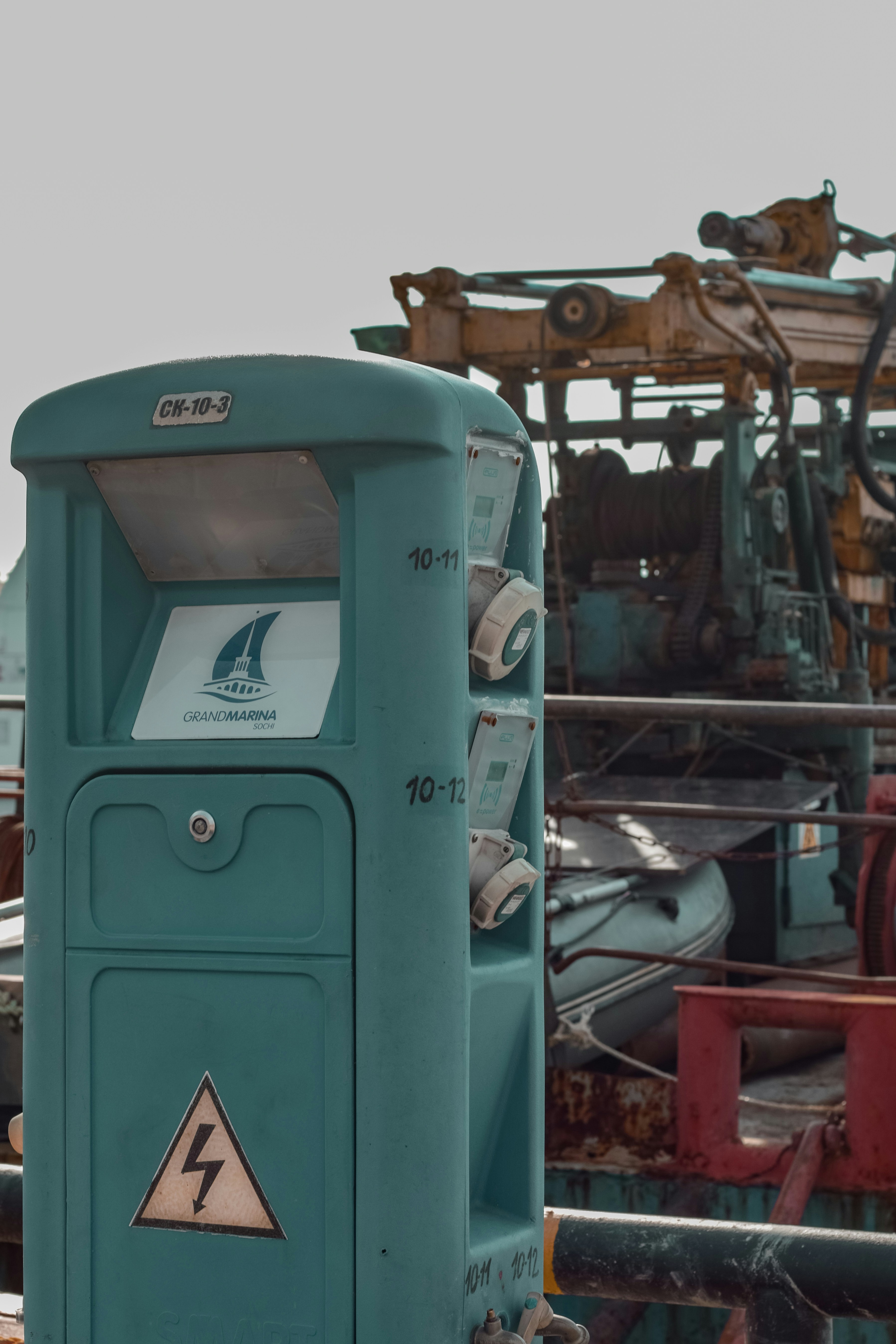 a machine that is sitting in the dirt