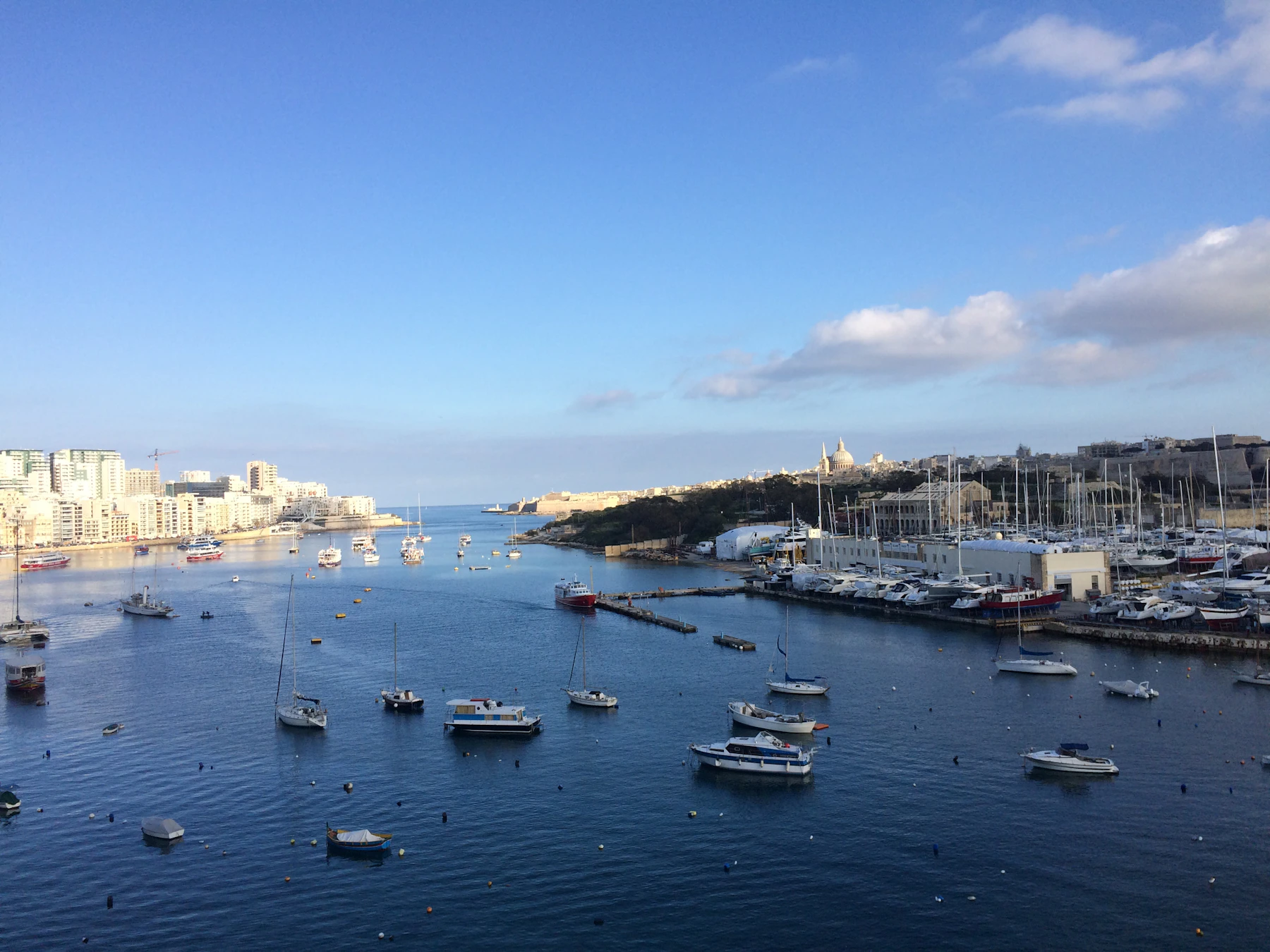 Puerto y costa de Malta