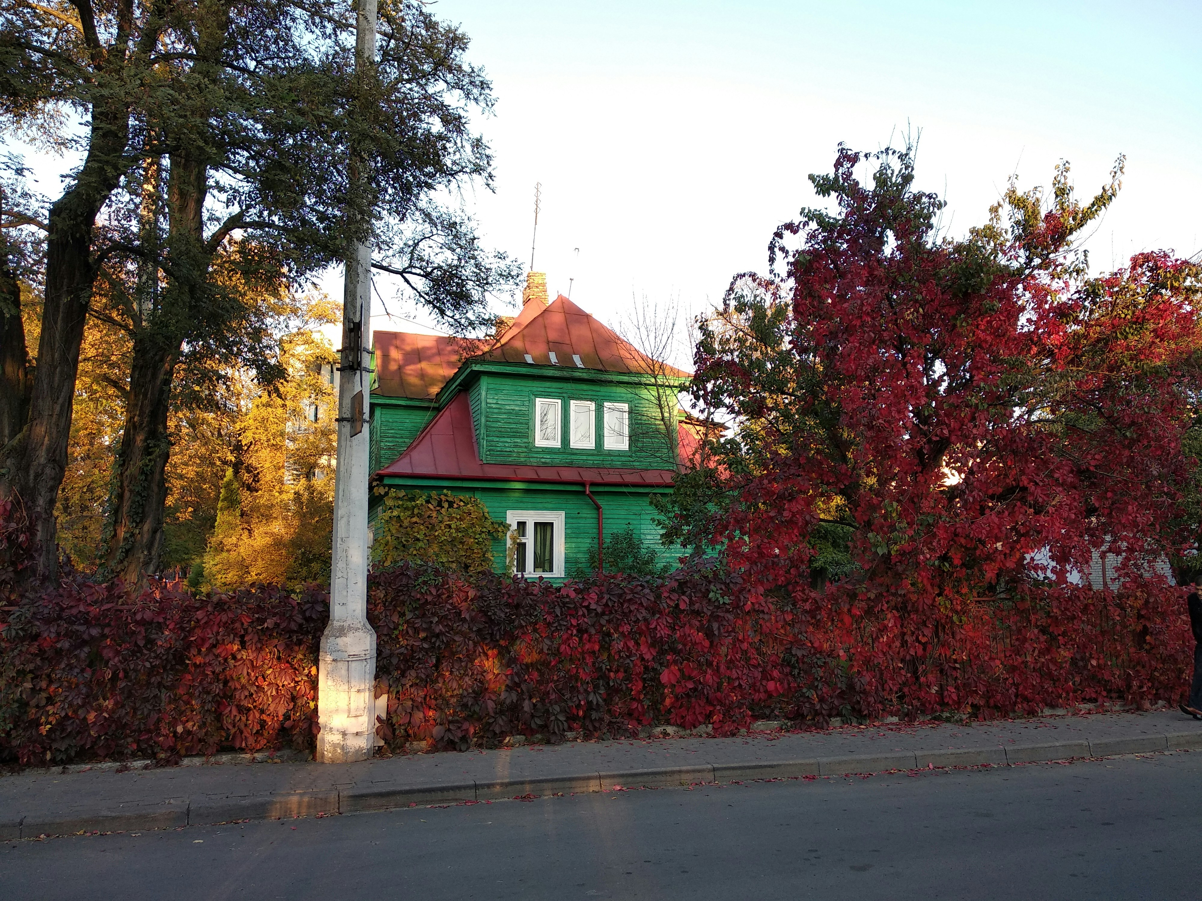 A clean, modern suburban home with a manicured lawn, basking in the bright sunlight of a clear day, representing an ideal and aspirational property in the current market.