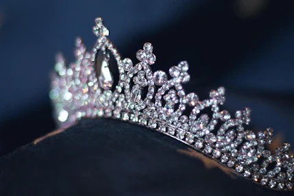 a close up of a tiara on a mannequin