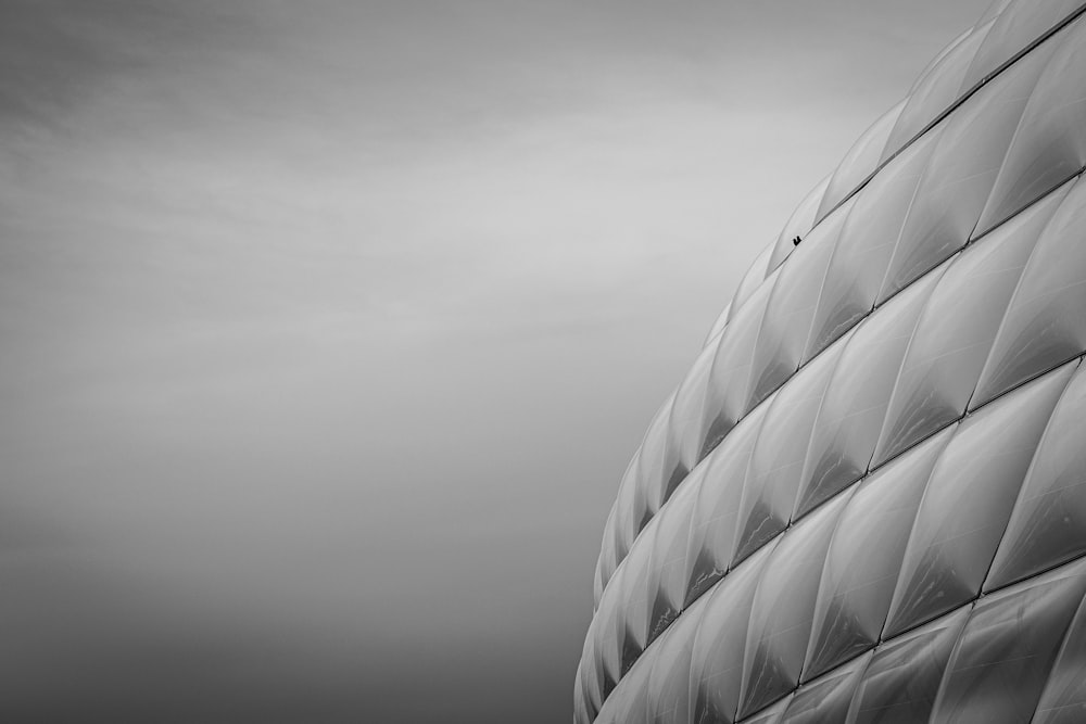 a black and white photo of a building