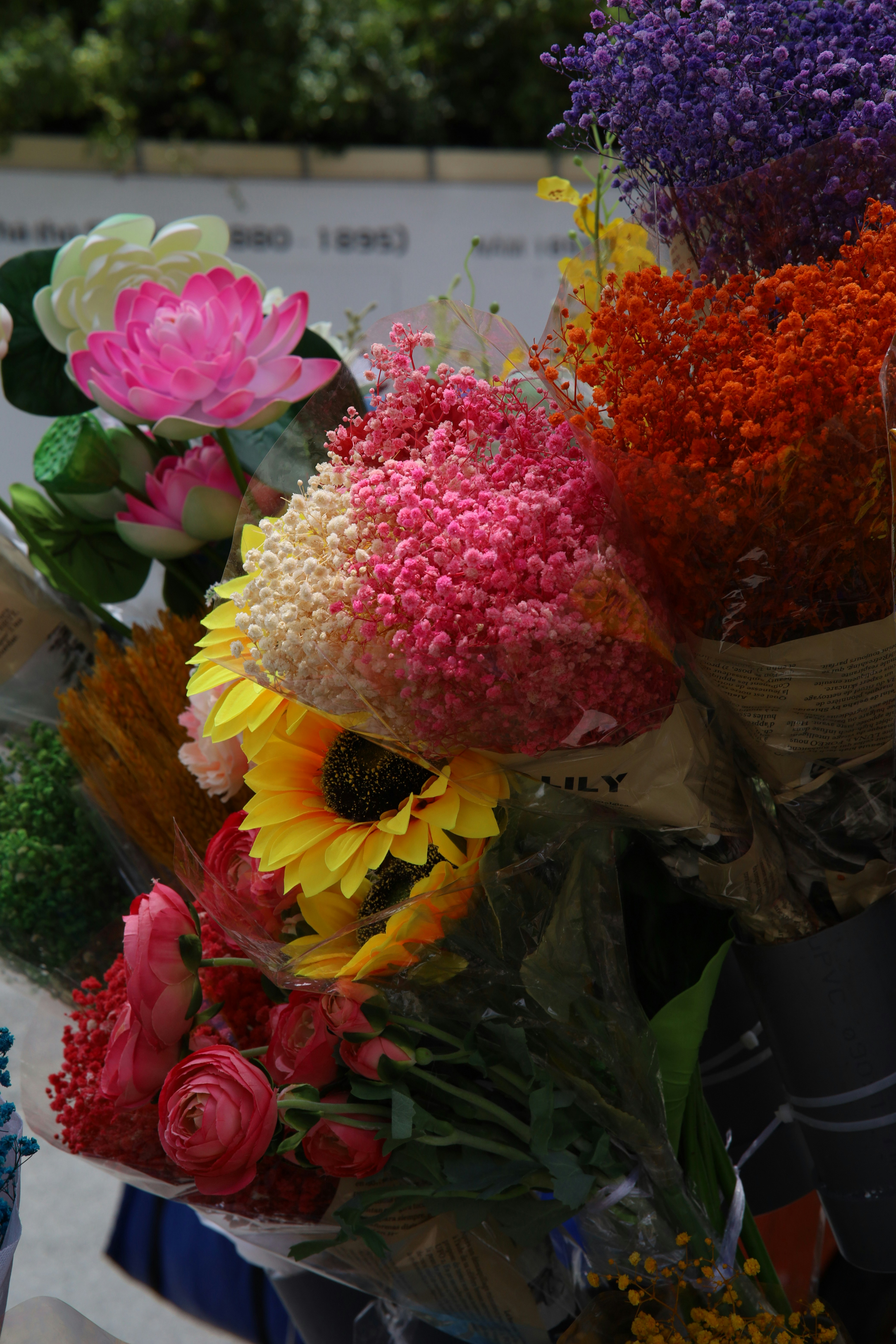 a bunch of flowers that are sitting on a table