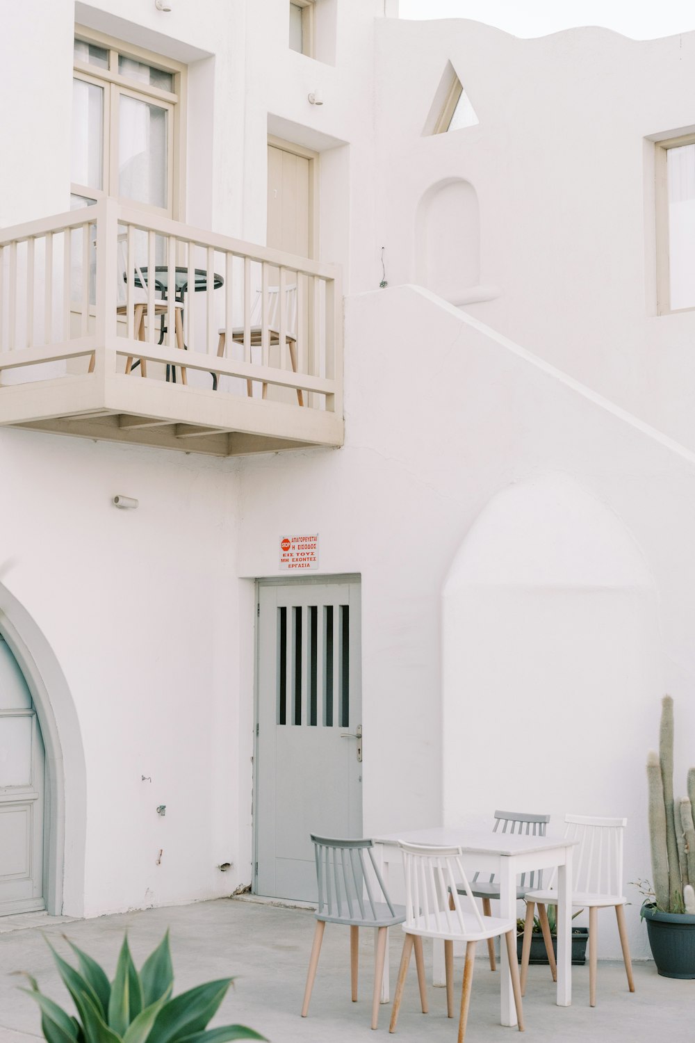 a couple of white chairs sitting next to a white building