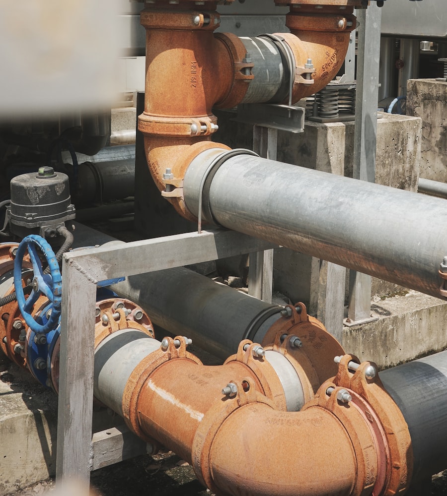 Tuberías y conducción HDPE en entorno industrial