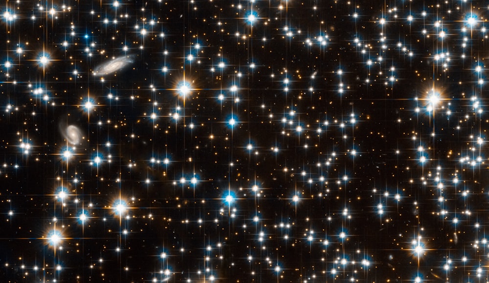 um aglomerado muito grande de estrelas no céu