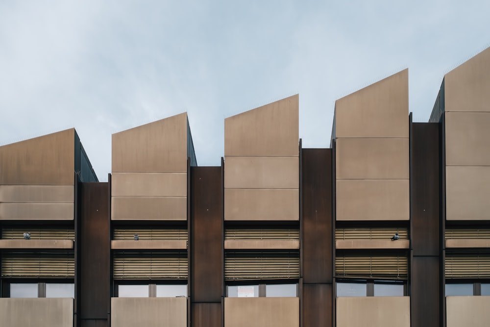 a tall building with lots of windows and a sky background