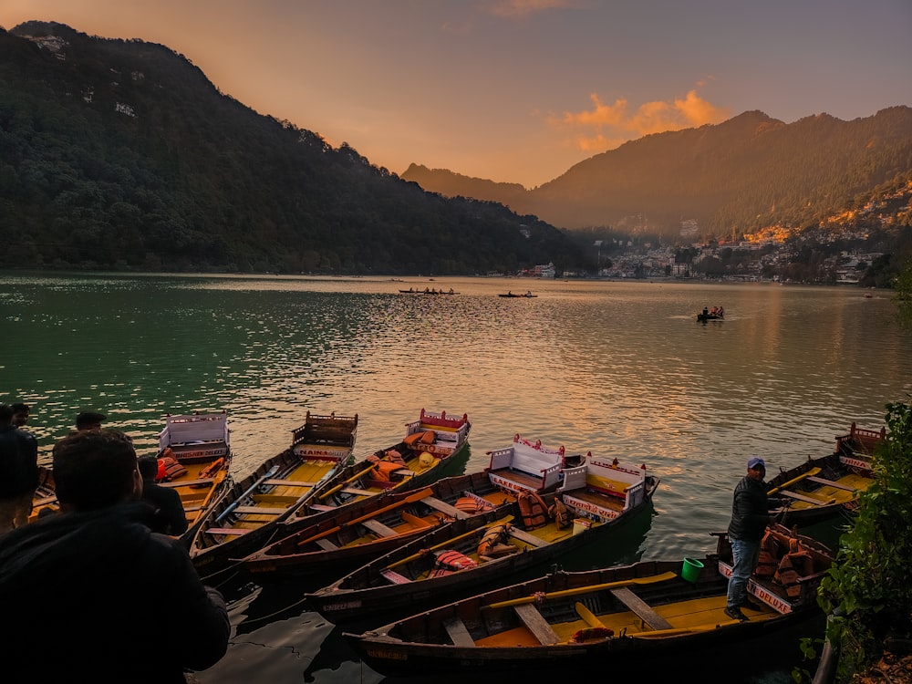 a group of boats sitting on top of a lake