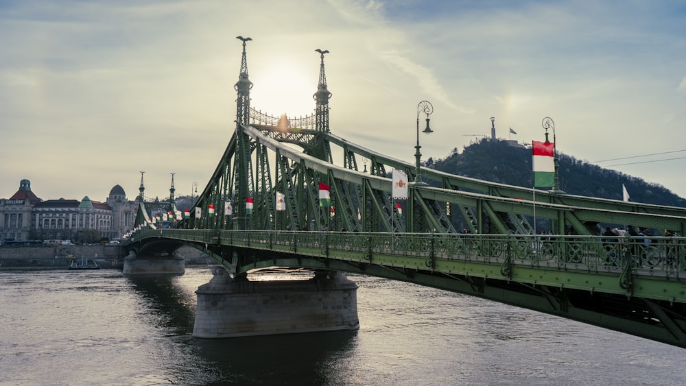 a bridge that has a bunch of lights on it