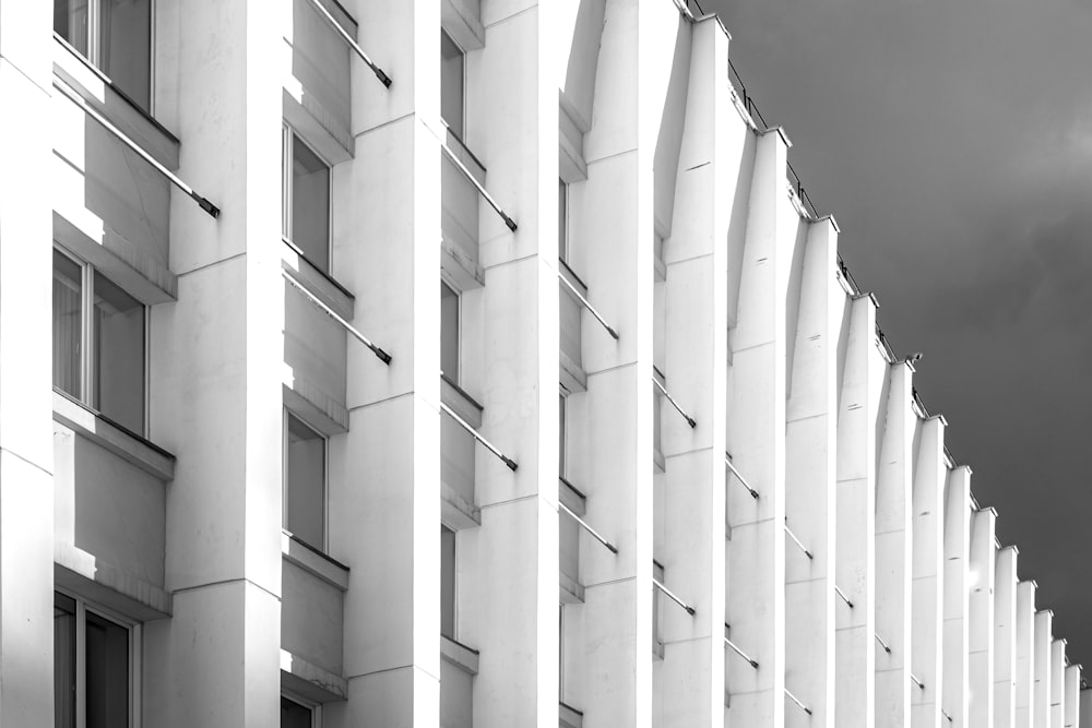 a black and white photo of a building