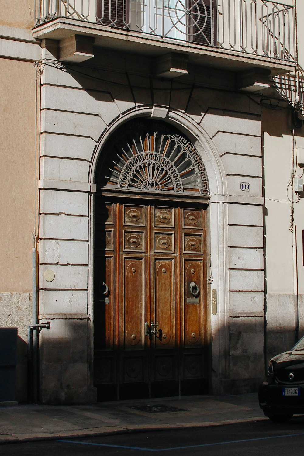 a car is parked in front of a building