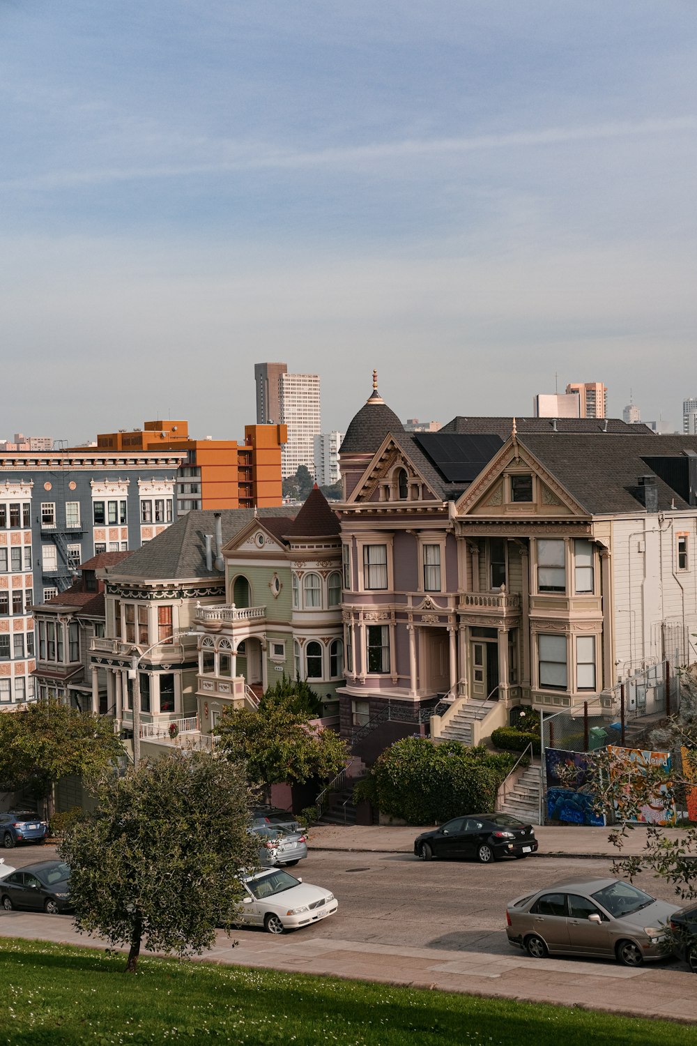 a bunch of houses that are in the grass